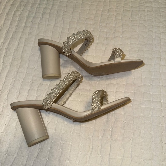 Dolce Vita Cream Heeled Sandals - Picture 6 of 6